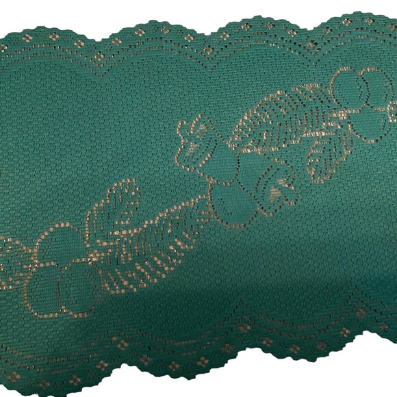 Holiday Embroidered Table Runner Green Candle Berries Lace. - Picture 6 of 7
